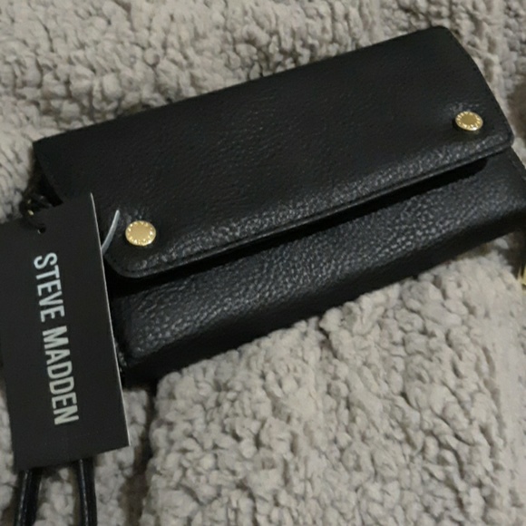 Steve Madden Handbags - NWT Final Price!! Steve Madden Black Flap Wallet